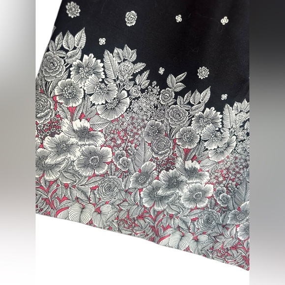 J. Jill Pencil Skirt Size 6 Jersey Stretch Black Mauve Floral Pen and Ink Print - Picture 3 of 8